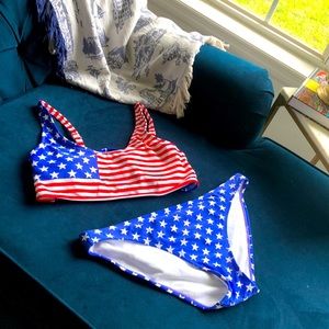 Xhilaration swimsuit. Large top, XL bottoms.